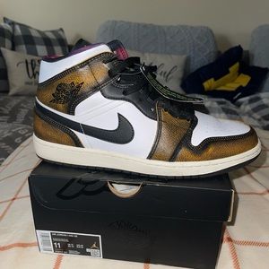 Jordan 1 (Orange Wear Away) size 11 with org box 100% authentic